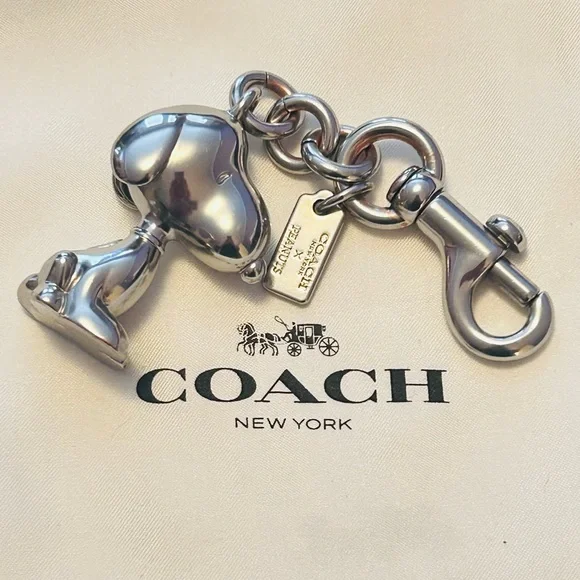 Coach x Peanuts Snoopy Keychain/ Bag Charm - Picture 8 of 16